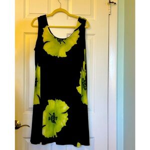 Sleeveless cocktail swing dress in black and lime green